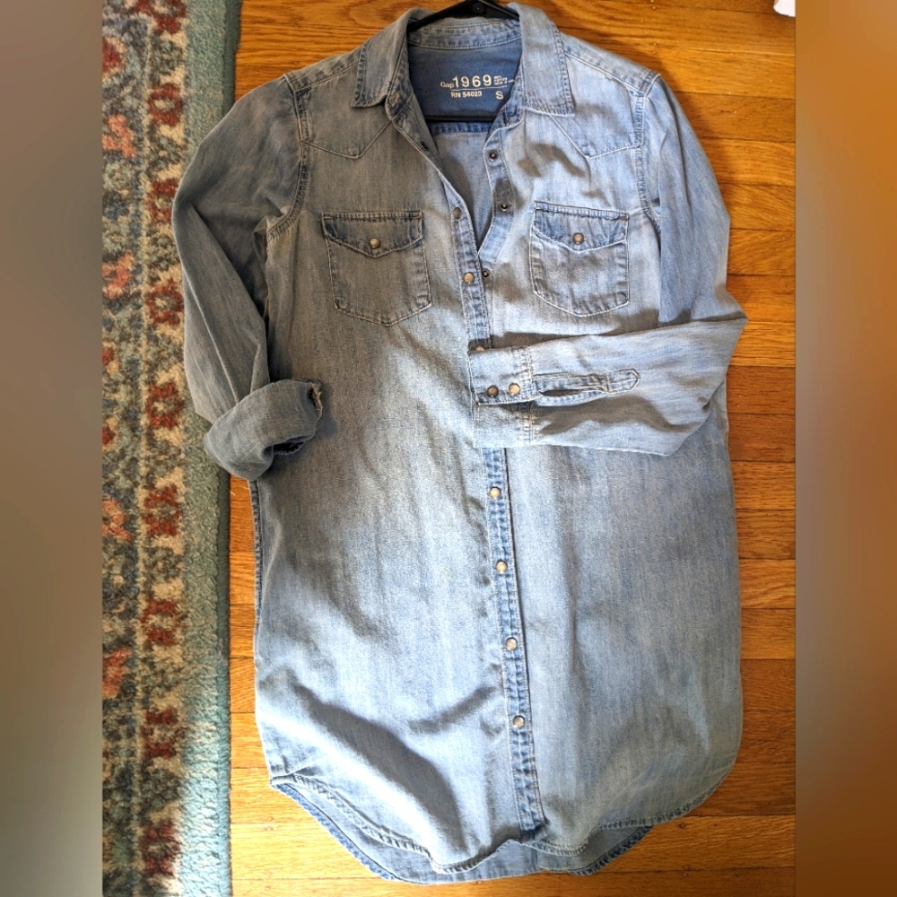 Denim button up mini dress Gap with pockets!